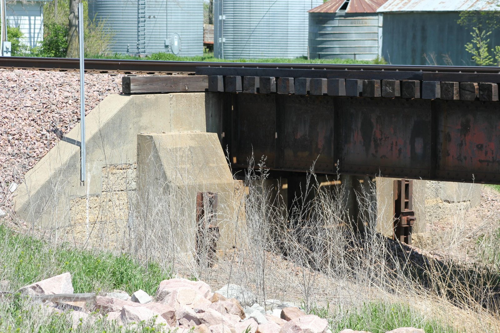 North abutment